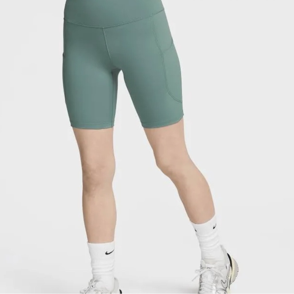 Nike Women's One High-Waisted 8" Biker Shorts With Pockets green